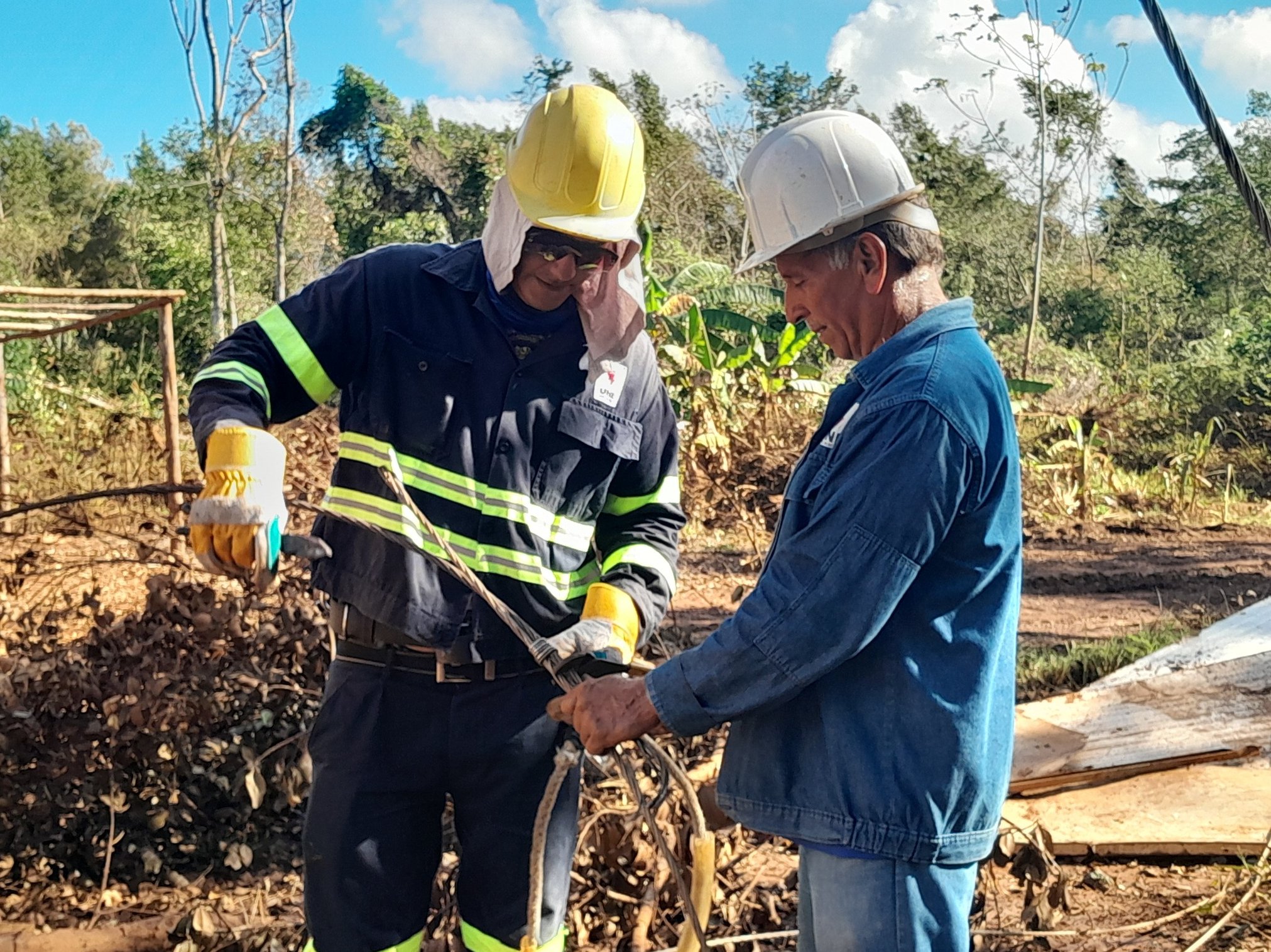 Actualmente en la región oriental están laborando 3 746 compañeros sobre las líneas eléctricas.