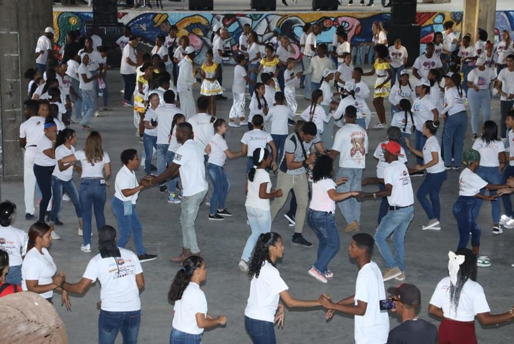 Cuba ostenta el récord en El baile en rueda de casino de mayor tiempo