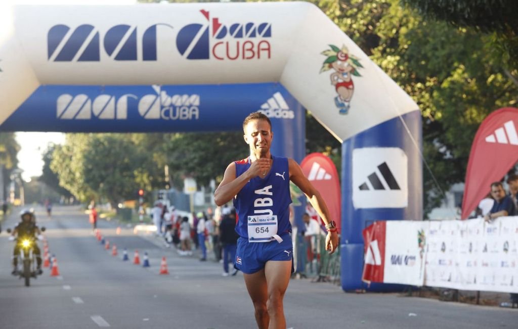 Ronnie Estévez: Tricampeón de media maratón en Marabana