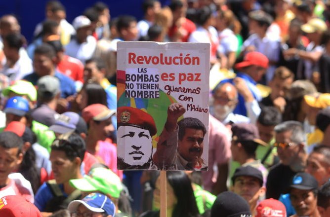 En este complejo contexto para la Patria del Libertador Simón Bolívar y del Comandante Hugo Chávez, y para toda la región latinoamericana y caribeña, el Partido Comunista de Cuba reitera su inquebrantable apoyo y solidaridad con Venezuela.