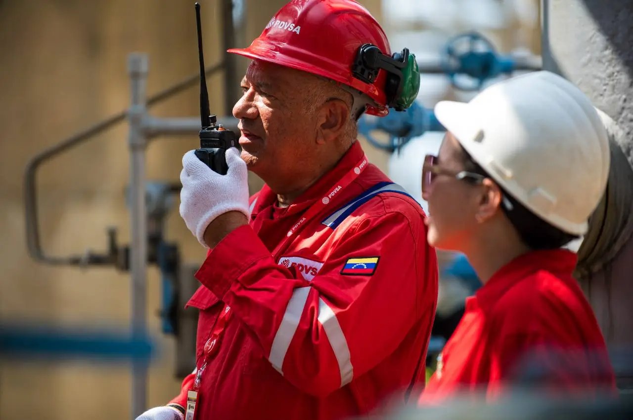 Venezuela negocia venta de petróleo a Estados Unidos