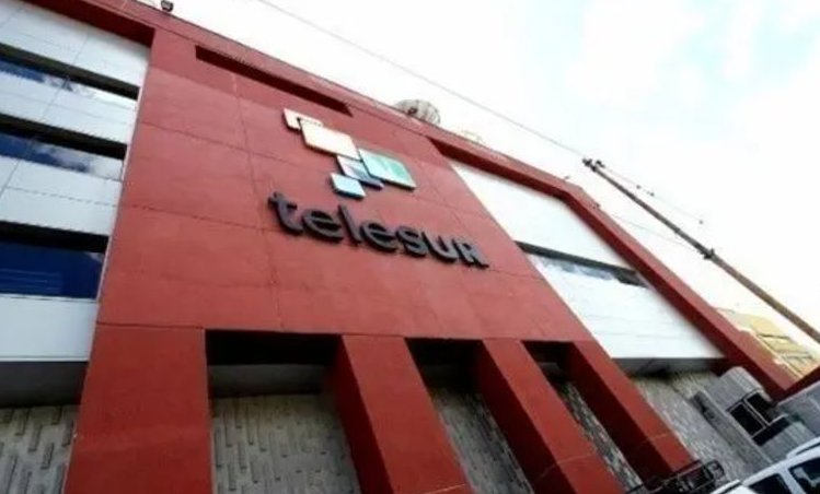 En Bolivia expresaron rechazo a la determinación de la Empresa Nacional de Telecomunicaciones de retirar las señales de teleSUR y Russia Today