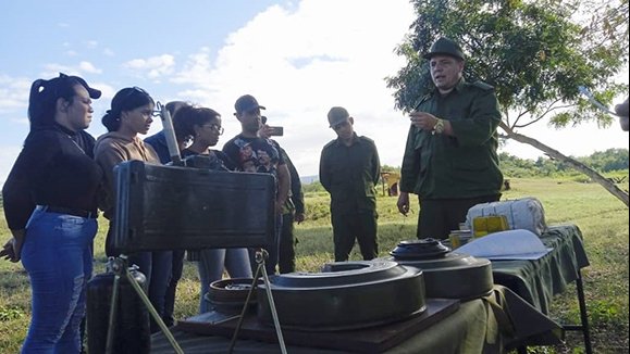 Los universitarios avileños recibieron preparación en el manejo de los distintos tipos de minas y explosivos.