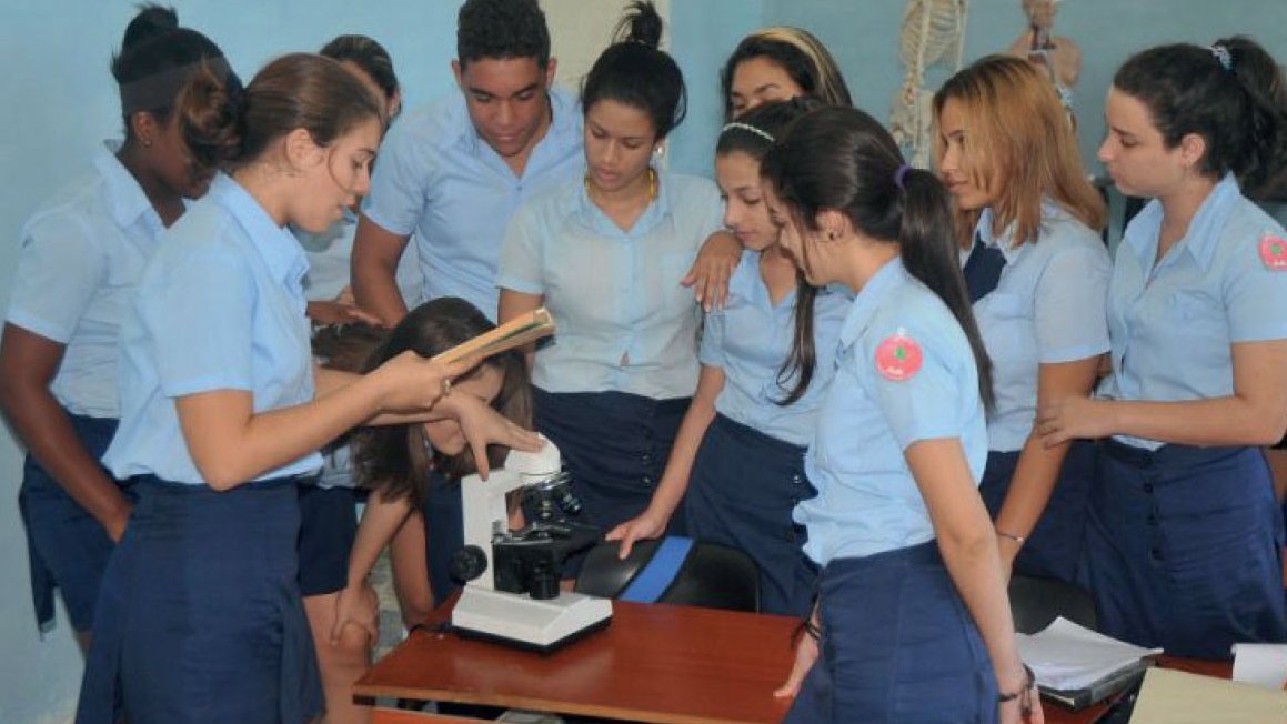Estudiantes cubanos