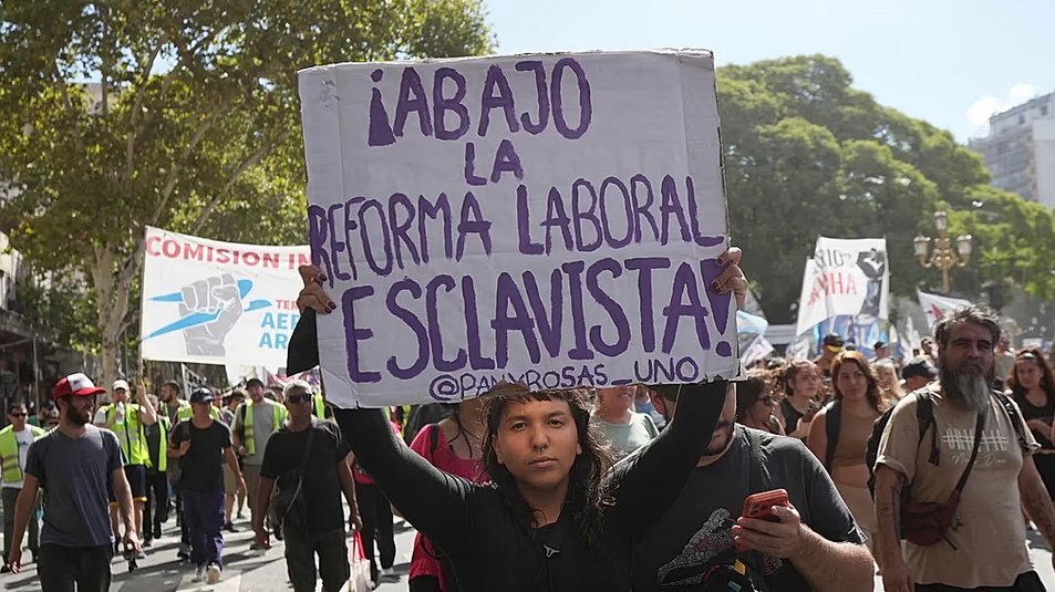 Los trabajadores argentinos están en pie de lucha contra las medidas neoliberalesde Milei.
