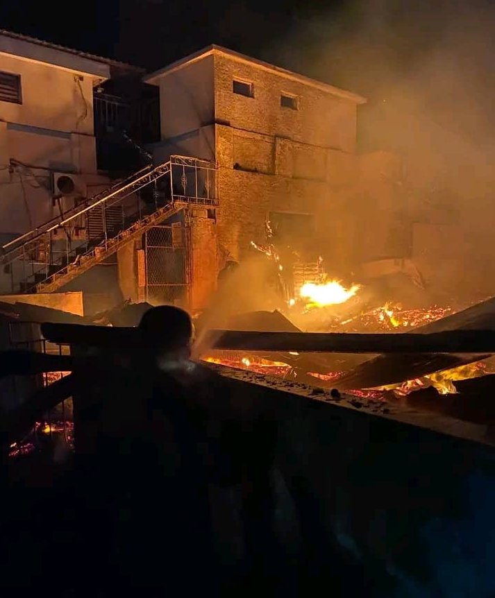 Controlan incendio de gran magnitud en Urbano Noris