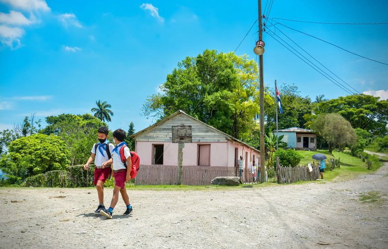 Educación primaria en zonas rurales de Holguín