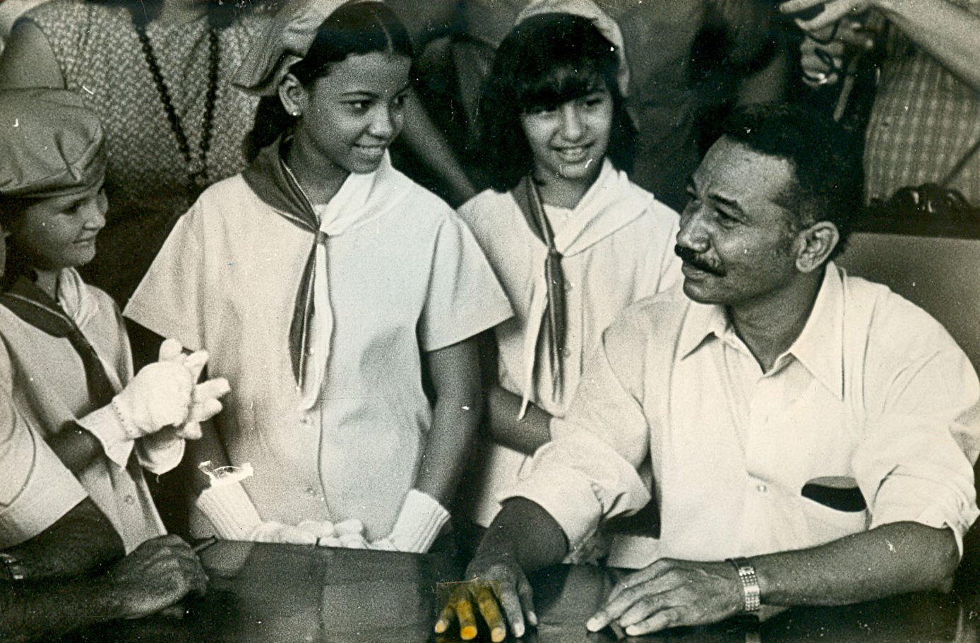 Almeida siempre se mostró cercano y afable junto a las nuevas generaciones de cubanos.
