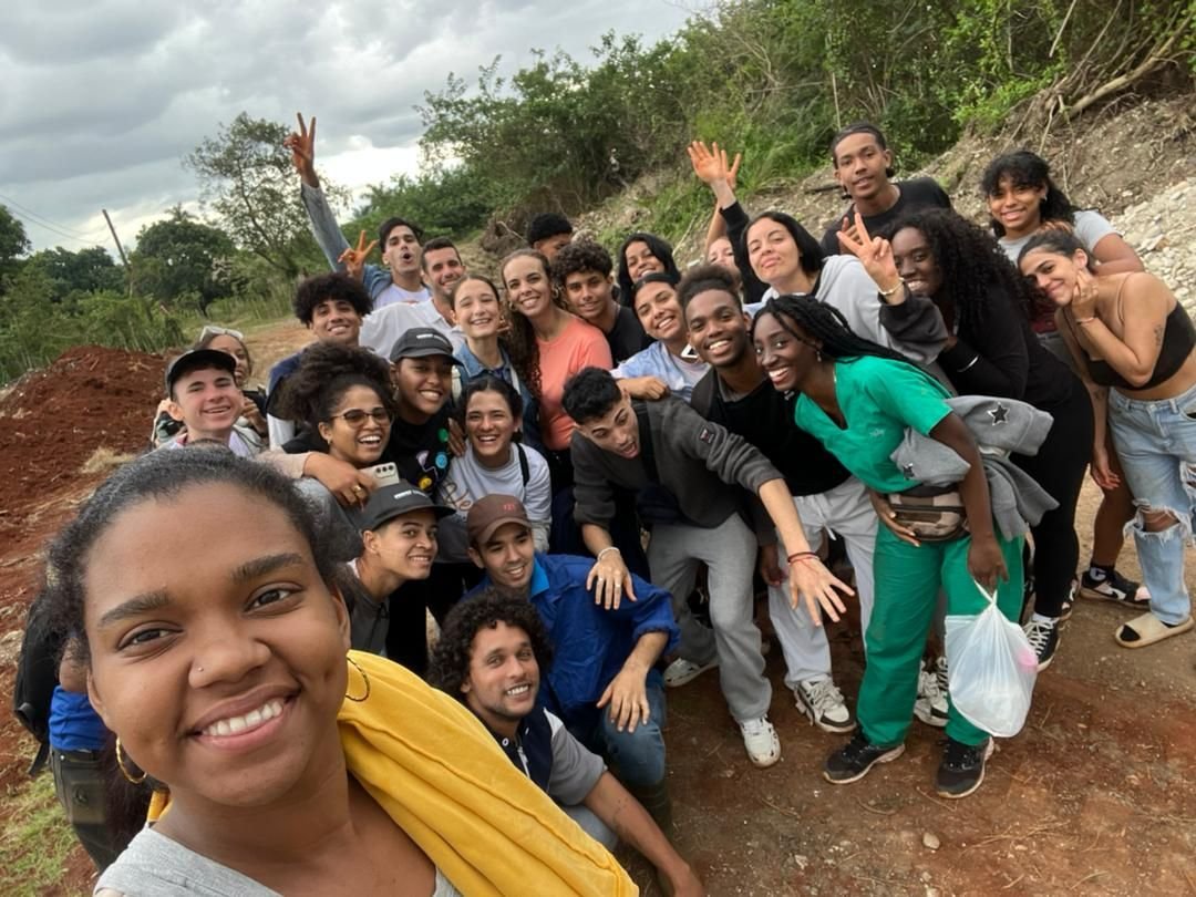 Ante el pueblo y la juventud cubanas hay que quitarse el sombrero