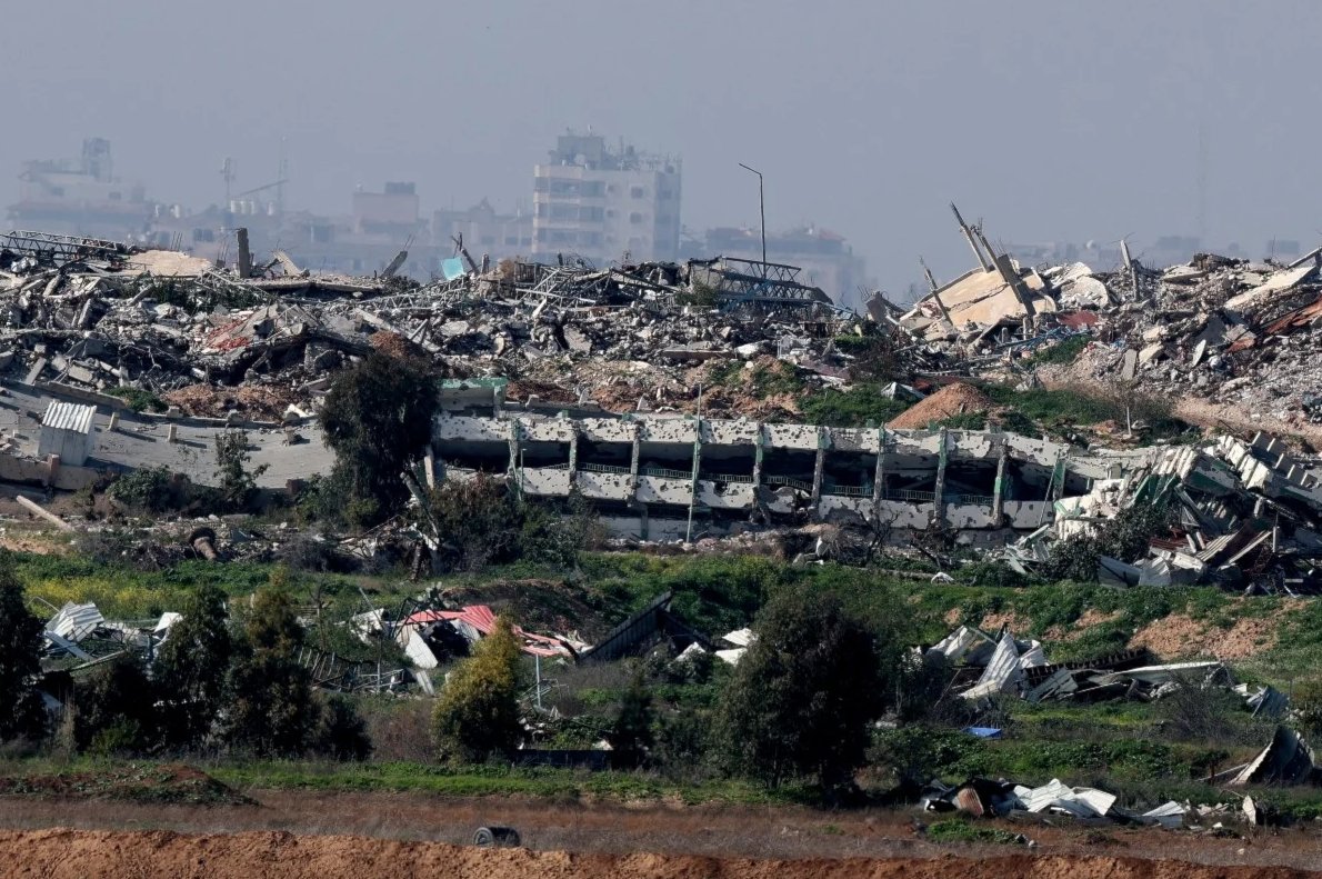Un bombardeo israelí alcanzó un edificio civil