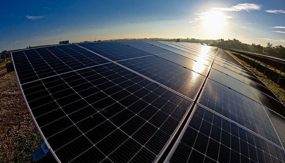Récord en energía solar: Cuba supera los 800 MW en generación fotovoltaica
