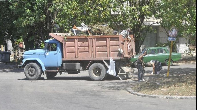 Se identificaron por los Consejos de la Administración 52 locales como puntos intermedios y se habilitaron otros 83 puntos en todas las instalaciones con que cuenta el Grupo Empresarial de Reciclaje, lugar destinado a las formas de gestión no estatal.