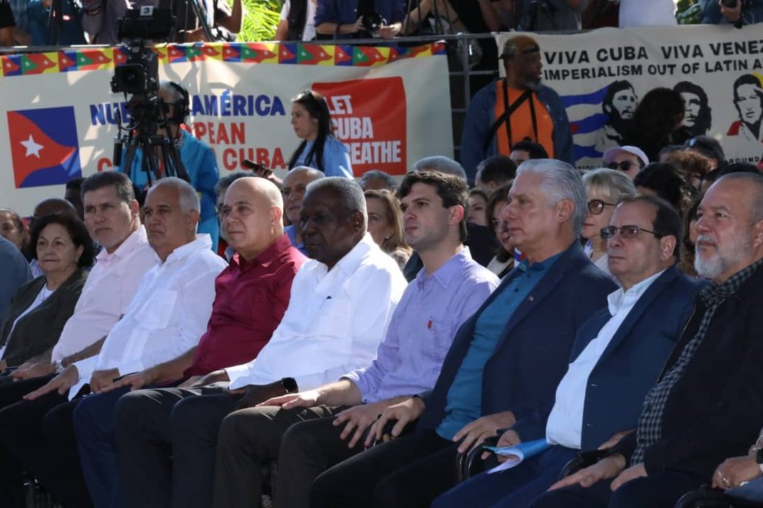 Asistió Presidente de Cuba a acto de recibimiento oficial de los más de 600 integrantes de la hermosa iniciativa de solidaridad