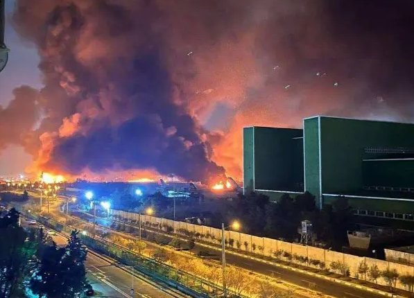 Ataques aéreos contra el aeropuerto de Mehrabad, ubicado en el centro de Teherán.