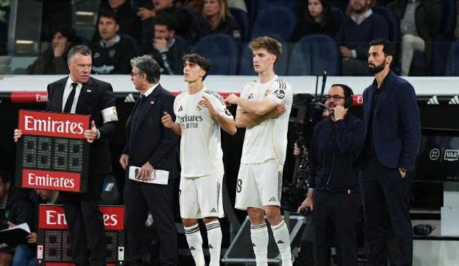 Manuel Ángel y Cesar Palacios, dos de los canteranos que debutaron este sábado en la goleada del Real Madrid sobre el Elche.