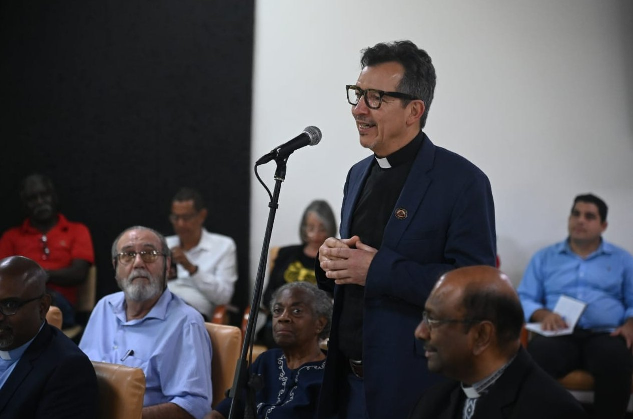 Intercambio con visitantes a Cuba en el contexto de las celebraciones por Semana Santa.