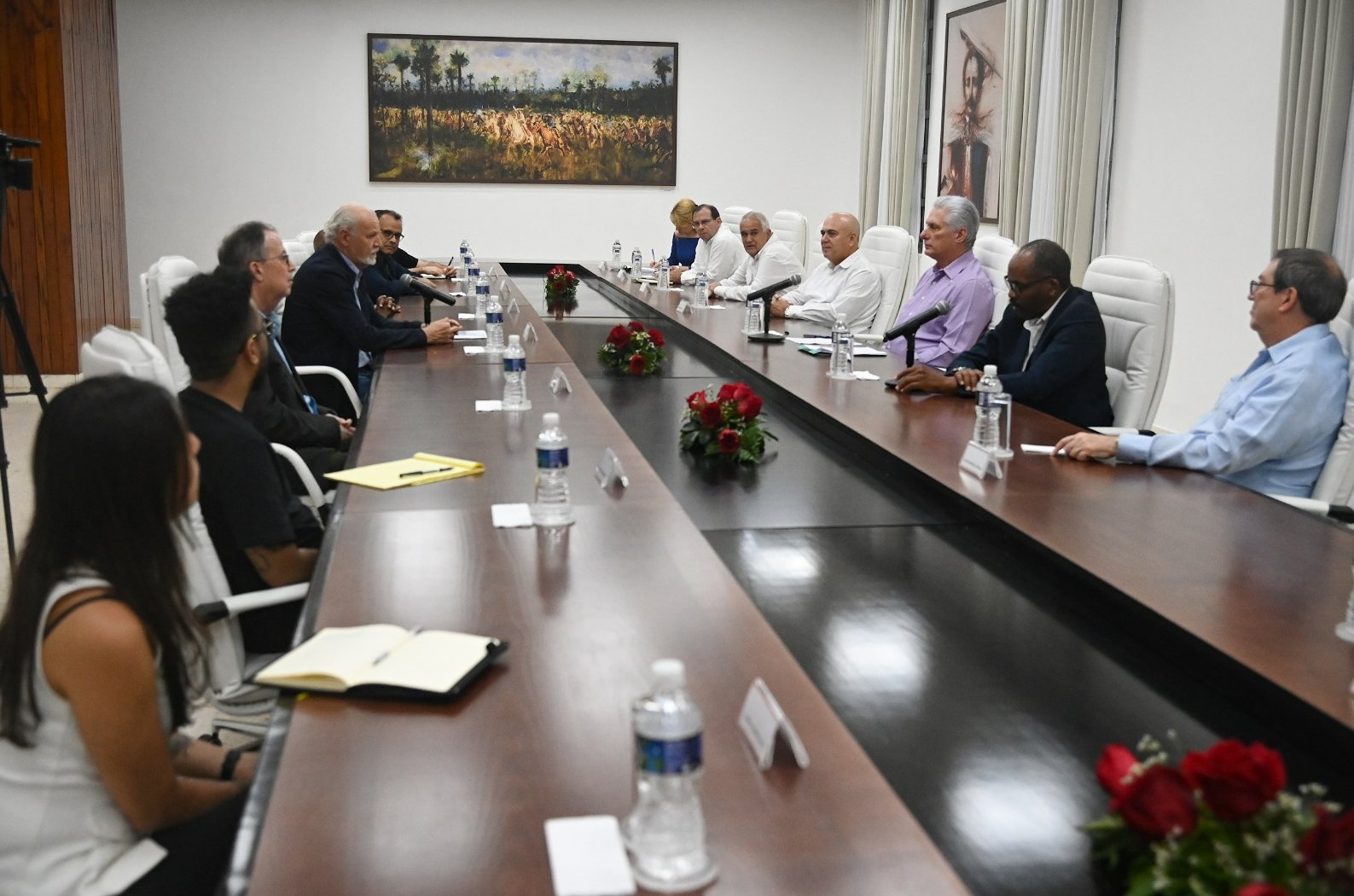 El Jefe de Estado afirmó a los amigos visitantes que a ellos, y a la Mayor de las Antillas, les inspira el objetivo común de la lucha anticapitalista y anticolonial.