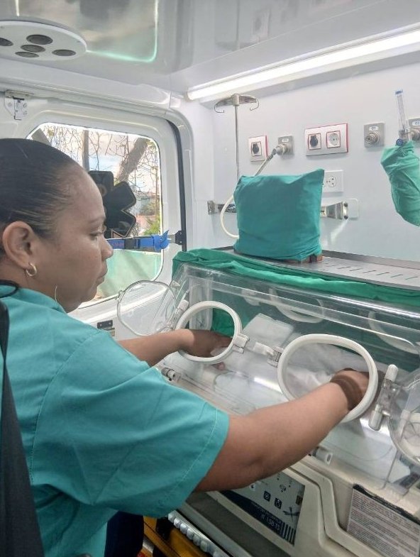 La ambulancia, equipada para emergencias neonatales, se incorpora al sistema de salud holguinero