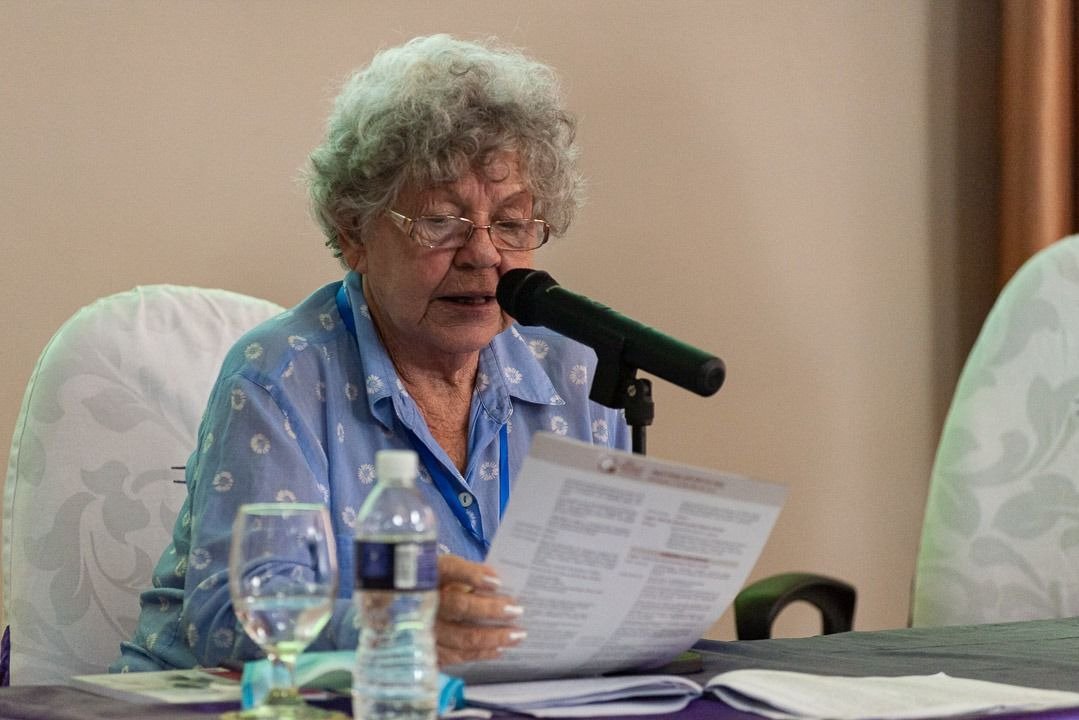 La ensayista, narradora, poeta y profesora Denia García Ronda, en El jubileo de Letras Cubanas, de la Librería Fayad Jamís
