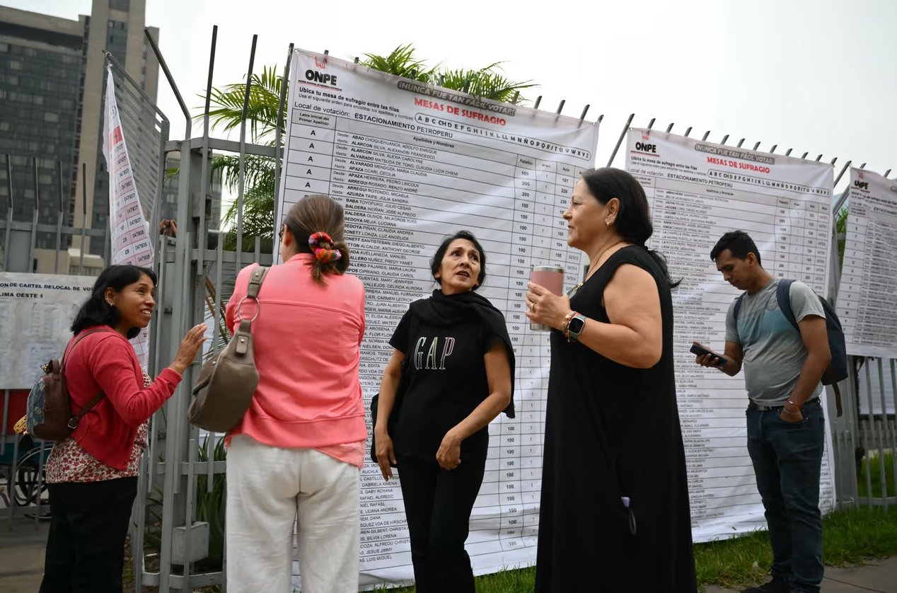 Con retrasos y otros problemas se han realizado las elecciones generales en Perú.