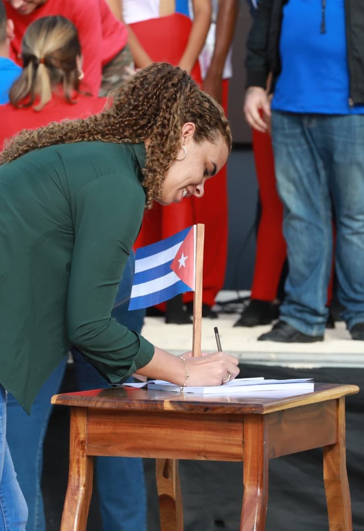 En todas las comunidades, así como en los centros laborales y estudiantiles se abrirán libros para el proceso de firmas en respaldo a la Declaración del Gobierno Revolucionario Cubano ¡Girón es hoy y es siempre!