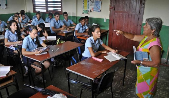 Las escuelas, además de ser espacios de enseñanza, cumplen un rol social clave, por lo que garantizar su funcionamiento seguro y continuo resulta esencial.
