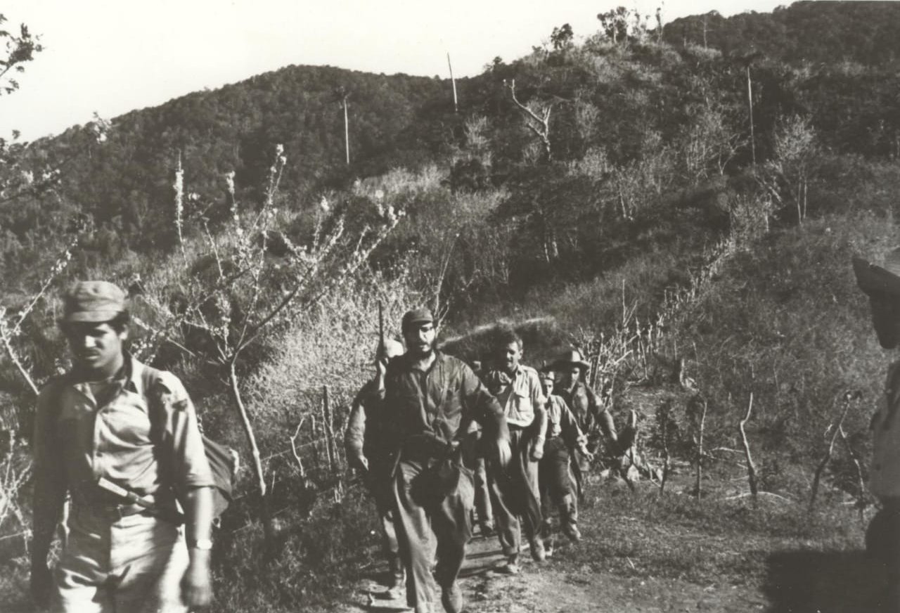 Fidel, quien ya había previsto una posible ofensiva contra ellos luego del fracaso de la huelga del 9 de abril, preparó cada camino de la Sierra para vencer al enemigo.