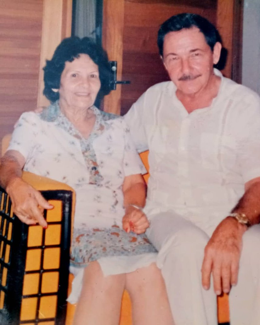«A ver, vamos a hacernos una foto de recuerdo, por el cumpleaños», le dijo a mi mamá. Y se acomodó a su lado en la misma butaca.