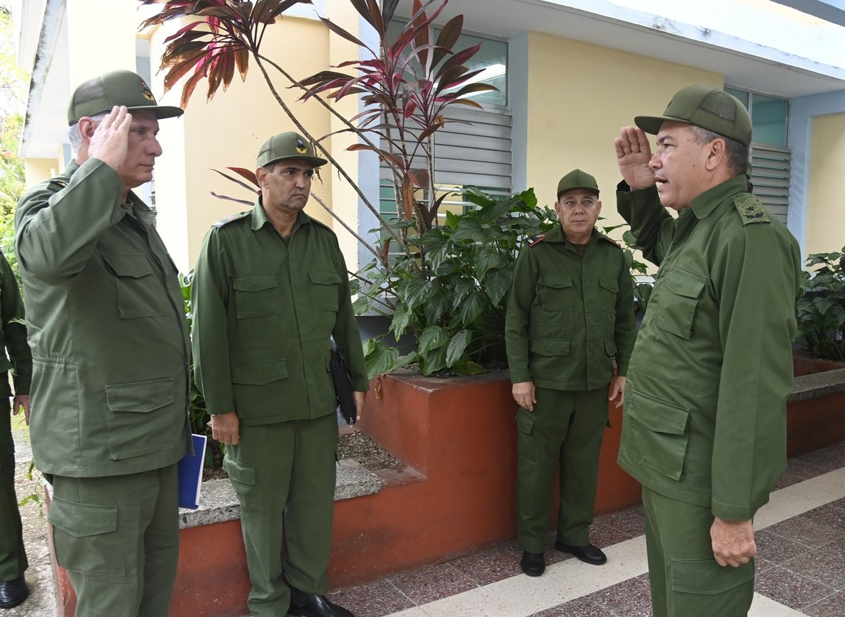Díaz-Canel visitó la Zona de Defensa Santa Fe en el municipio capitalino de Playa