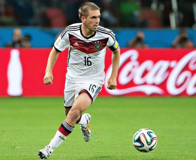 Lahm criticó decisiones de la cúpula de la FIFA