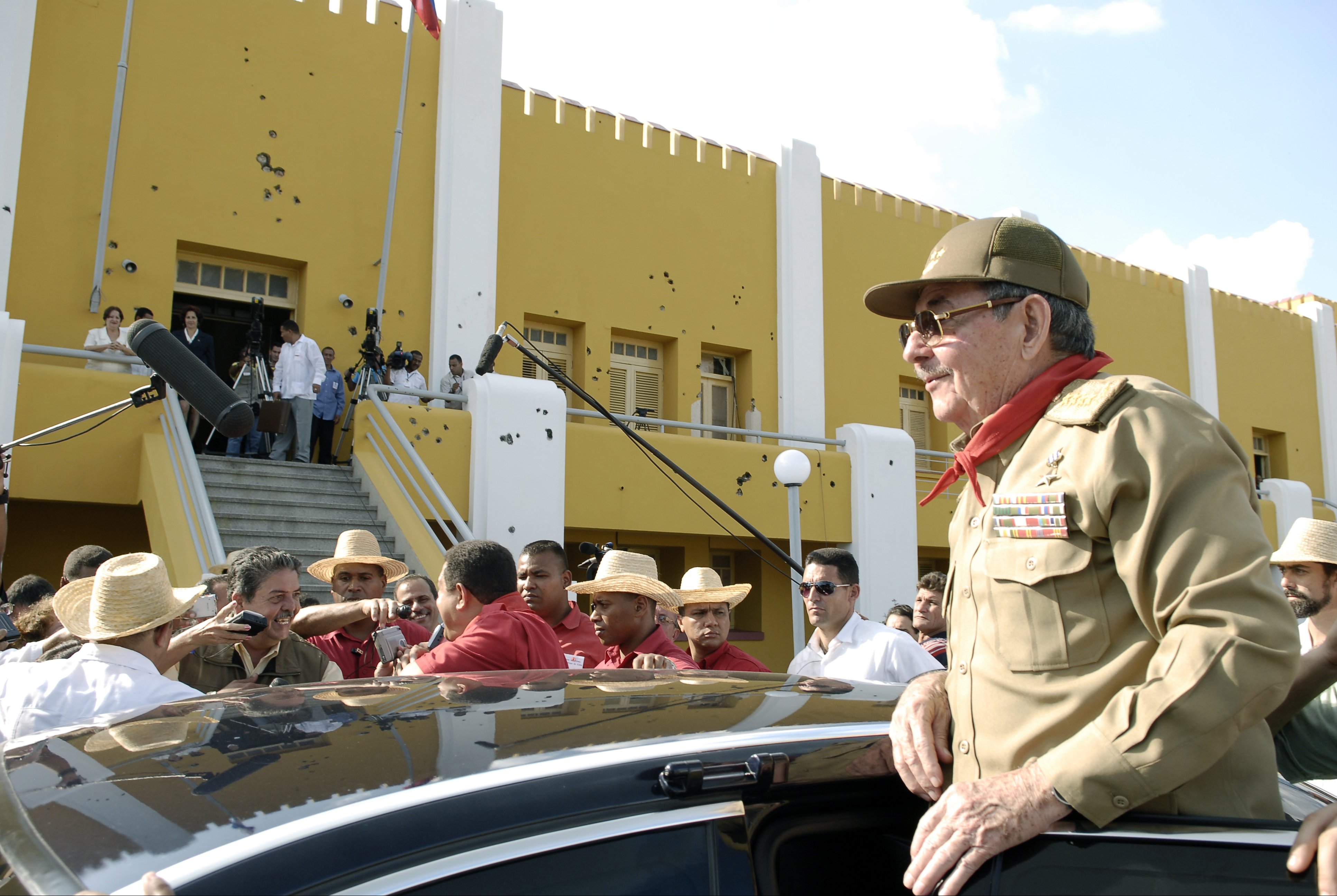 Llegada del Presidente de la República Bolivariana de Venezuela, Hugo Chávez Frías, al Antiguo Cuartel Moncada en Santiago de Cuba en 2007.