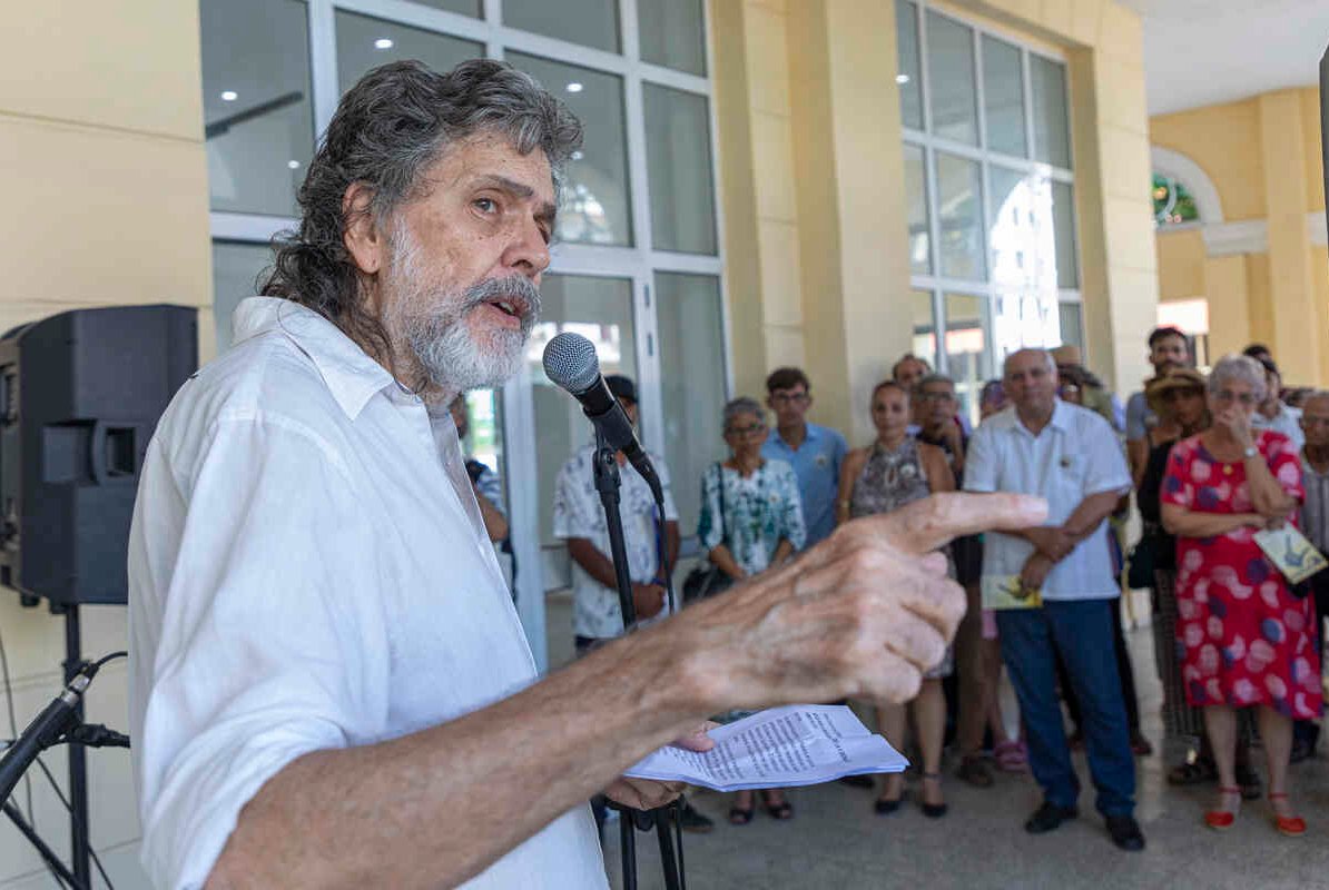 El humor ha sido esencial en la resistencia de nuestro país a lo largo de su itinerario como nación, expresó el intelectual cubano Abel Prieto Jiménez, presidente de Casa de las Américas, durante la inauguración este martes de la 2da. Bienal de Humor Político.
