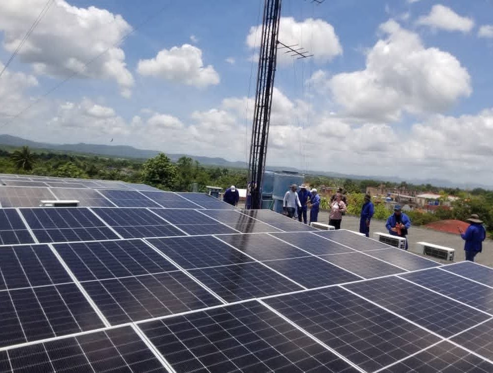 Etecsa trabaja en el programa de cambio de matriz energética, una alternativa de cara a las limitaciones de combustible y electricidad que enfrenta el país.