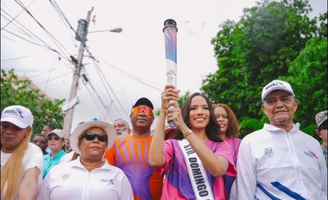 La antorcha de los Juegos Centroamericanos y del Caribe de Santo Domingo ha recorrido ciudades que hermanan a República Dominicana y Cuba por la historia. Foto. Proceso.com.do