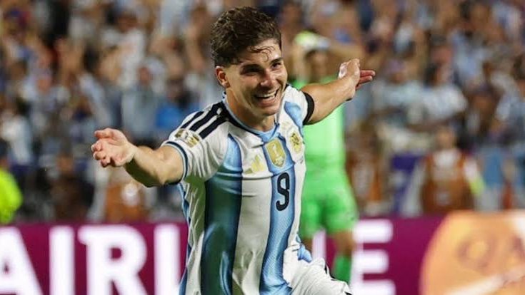 Con un auténtico golazo, Julián Álvarez marcó el tanto que pone a Argentina entre las cuatros grandes de la Copa Mundial de Fútbol por segunda edición consecutiva.