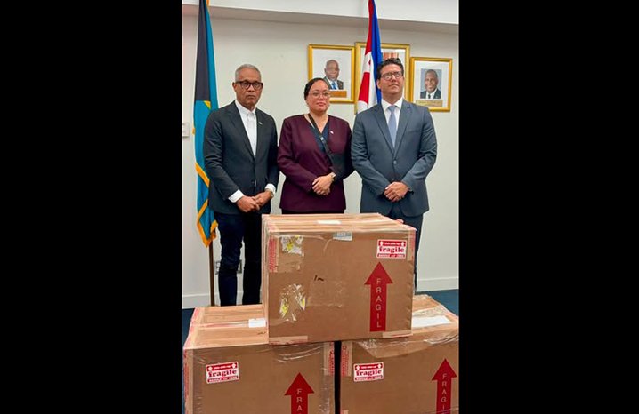 Bahamas dona a Cuba medicamentos para niños con cáncer