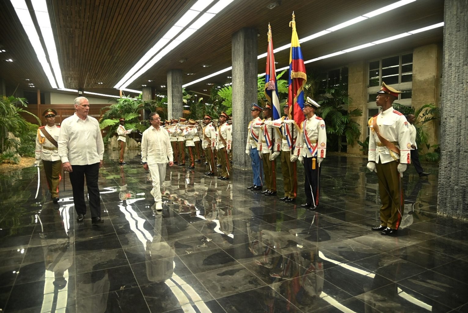 El Presidente Miguel Díaz-Canel Bermúdez recibe en el Palacio de la Revolución al Presidente de la República de Colombia, Gustavo Petro Urrego.