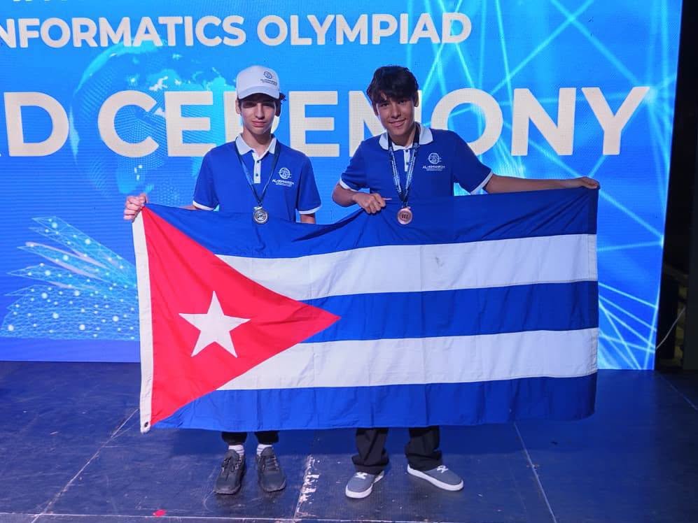 Mauricio Cruz Siles (izquierda) alcanzó la medalla de plata y Andy Ernesto Sánchez Pérez, también de Villa Clara, la de bronce.
