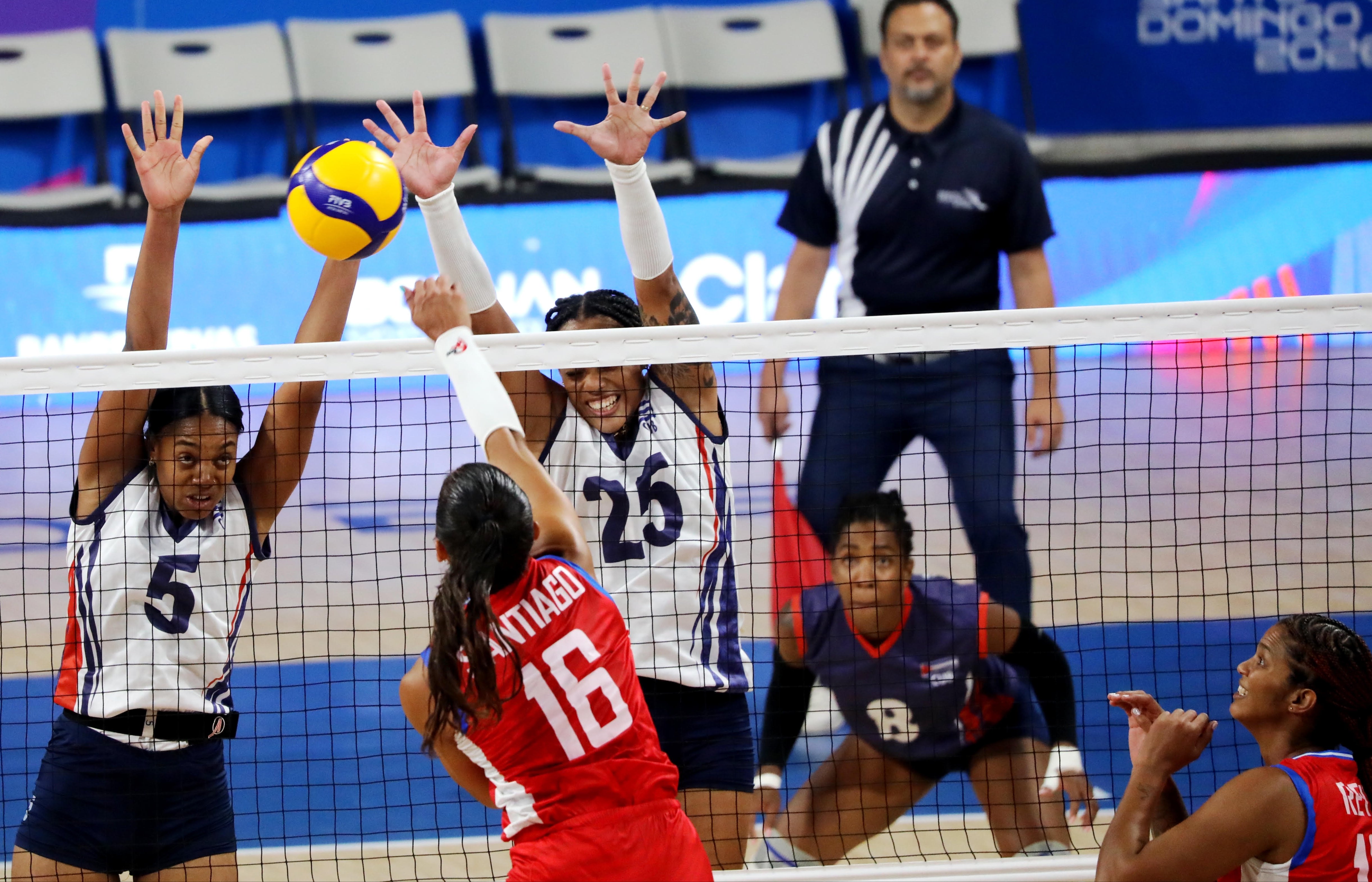 La escuadra cubana de voleibol femenino enfrentó a Puerto Rico en su primer partido de estos Juegos Centroamericanos.