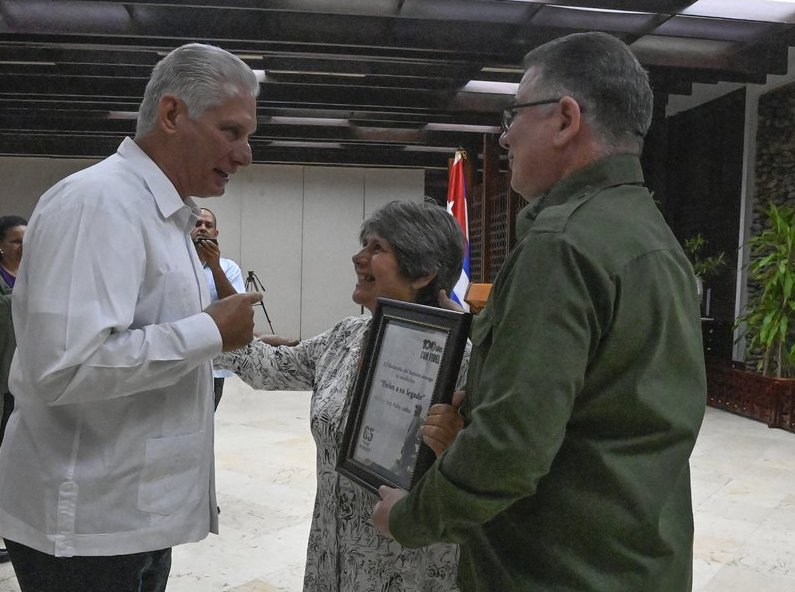 El acto político-cultural fue encabezado por el Primer Secretario del Comité Central del Partido Comunista de Cuba y Presidente Miguel Díaz-Canel