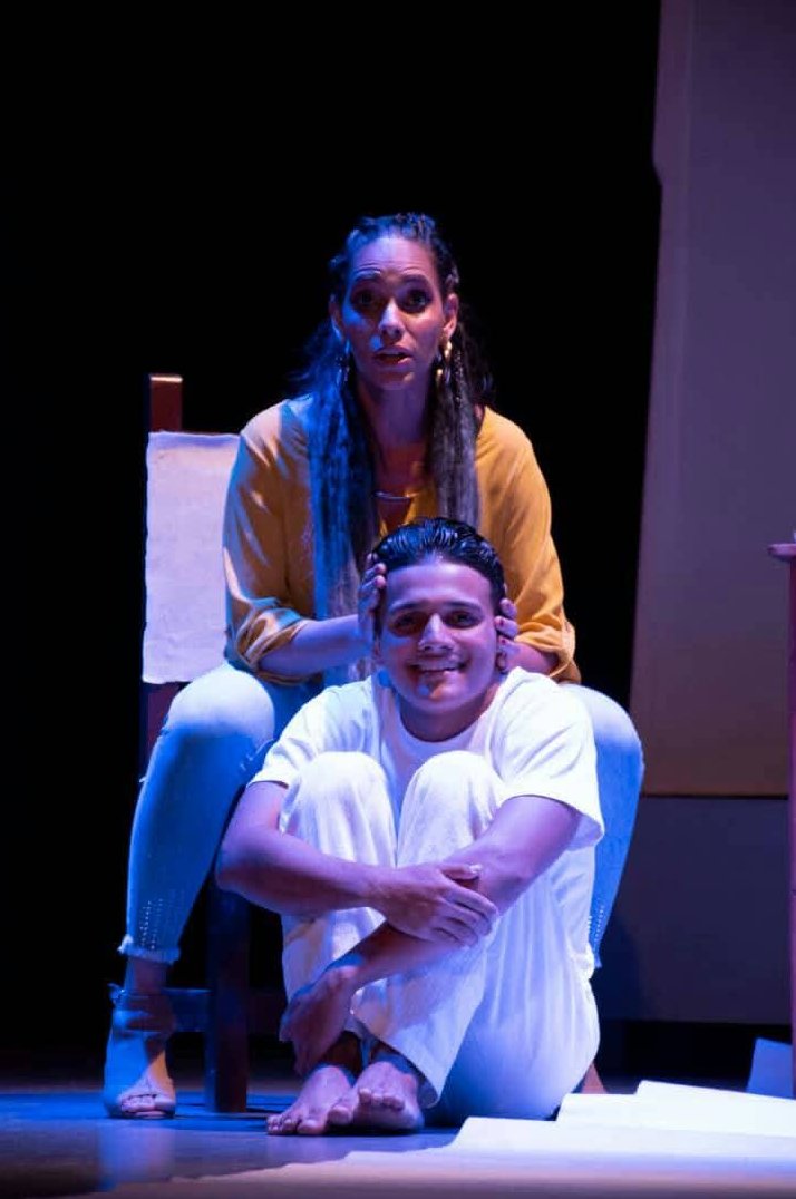 Lais teatro.jpg