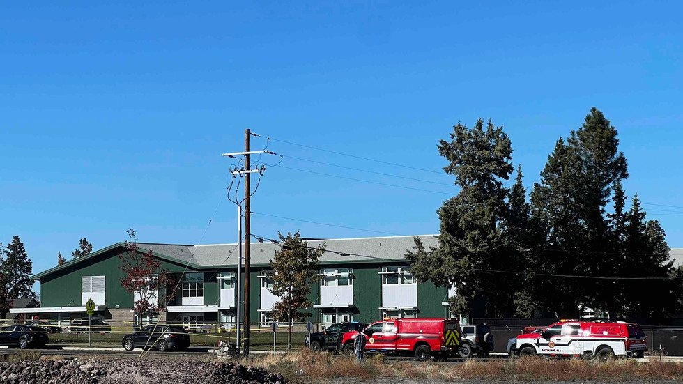 Adolescente armado mata a cuatro personas en una escuela primaria de EE. UU.