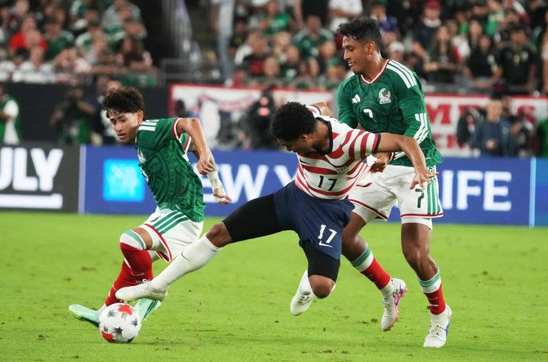 Estados Unidos fue muy superior a México en un partido que se definió entre errores y rojas. Foto tomada de TUDN