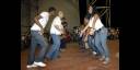 Jóvenes Bailando en la Tribuna Antimperialista