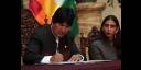 Evo Morales firma Ley de Consulta Previa