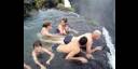 Bañistas en la piscina del Diablo
