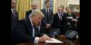 Donald Trump firma la orden ejecutiva
