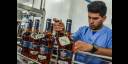 Producción de botellas de ron Habana Club