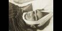 Una de las instantáneas inéditas de la pintora mexicana Frida Kahlo