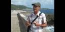 En la avenida Malecón una cuadrilla de jóvenes del Ministerio de la Construcción en Baracoa tiene el encargo de reparar diez de las viviendas más afectadas.
